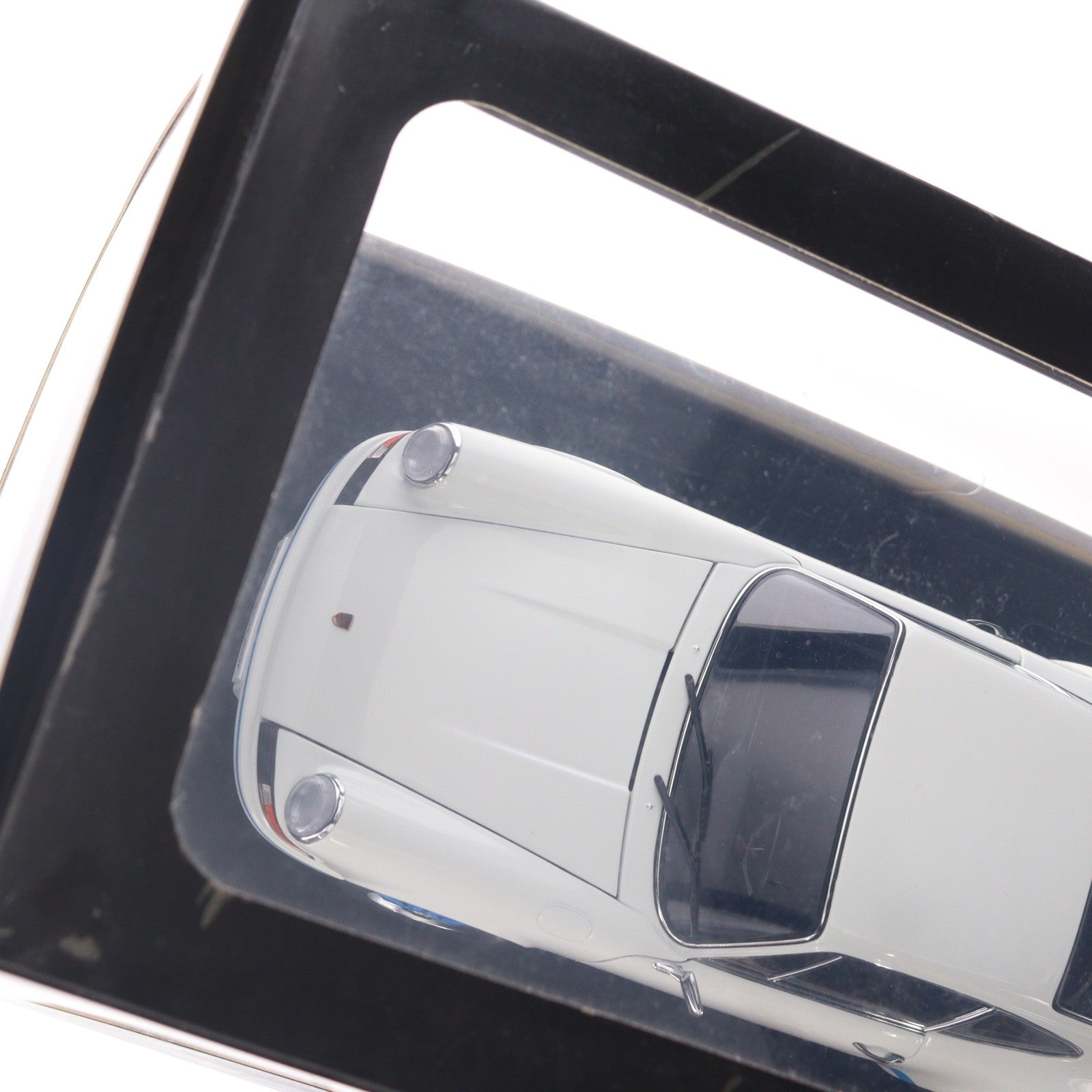 【中古即納】[MDL] 1/18 PORSCHE(ポルシェ) 911 CARRERA(カレラ) RS 2.7 1973(ホワイト×ブルー) 完成品 ミニカー(78052) AUTOart(オートアート)(20100120)