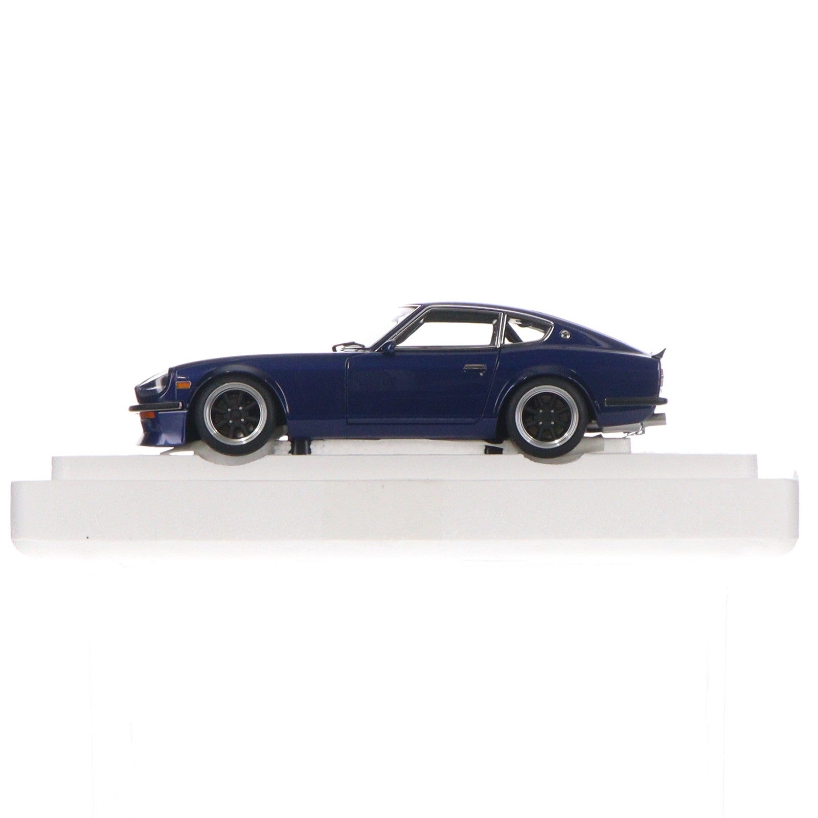 【中古即納】[MDL] 1/18 日産 フェアレディZ S30 悪魔のZ(ミッドナイトブルー) 湾岸ミッドナイト 完成品 ミニカー(77451) AUTOart(オートアート)(20161028)