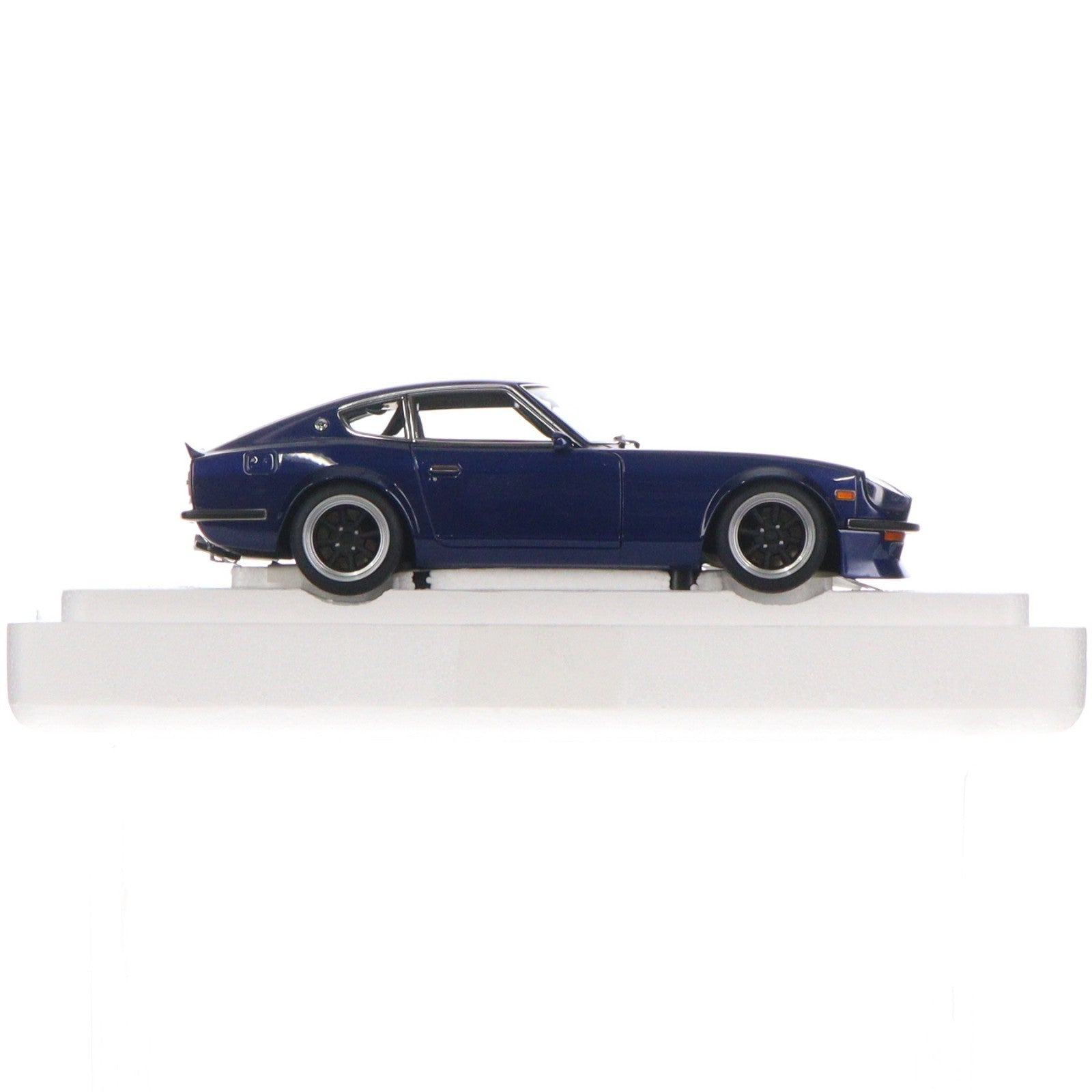 【中古即納】[MDL] 1/18 日産 フェアレディZ S30 悪魔のZ(ミッドナイトブルー) 湾岸ミッドナイト 完成品 ミニカー(77451) AUTOart(オートアート)(20161028)