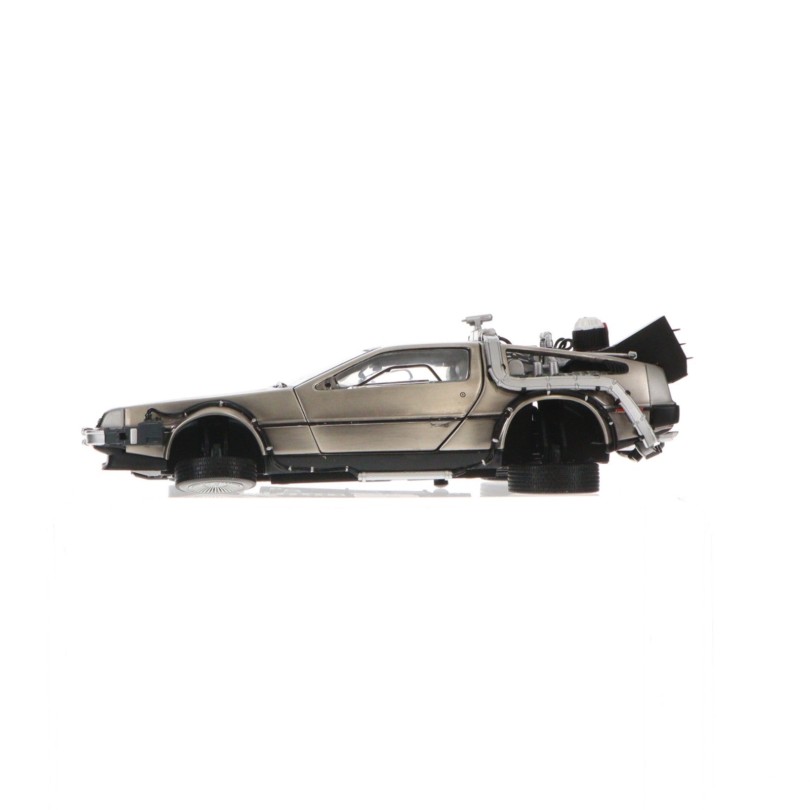 【中古即納】[MDL] 1/18 タイムマシーン(シルバー) デロリアン バック・トゥ・ザ・フューチャー 完成品 ミニカー(2710) SUN STAR(サンスター)(20120417)