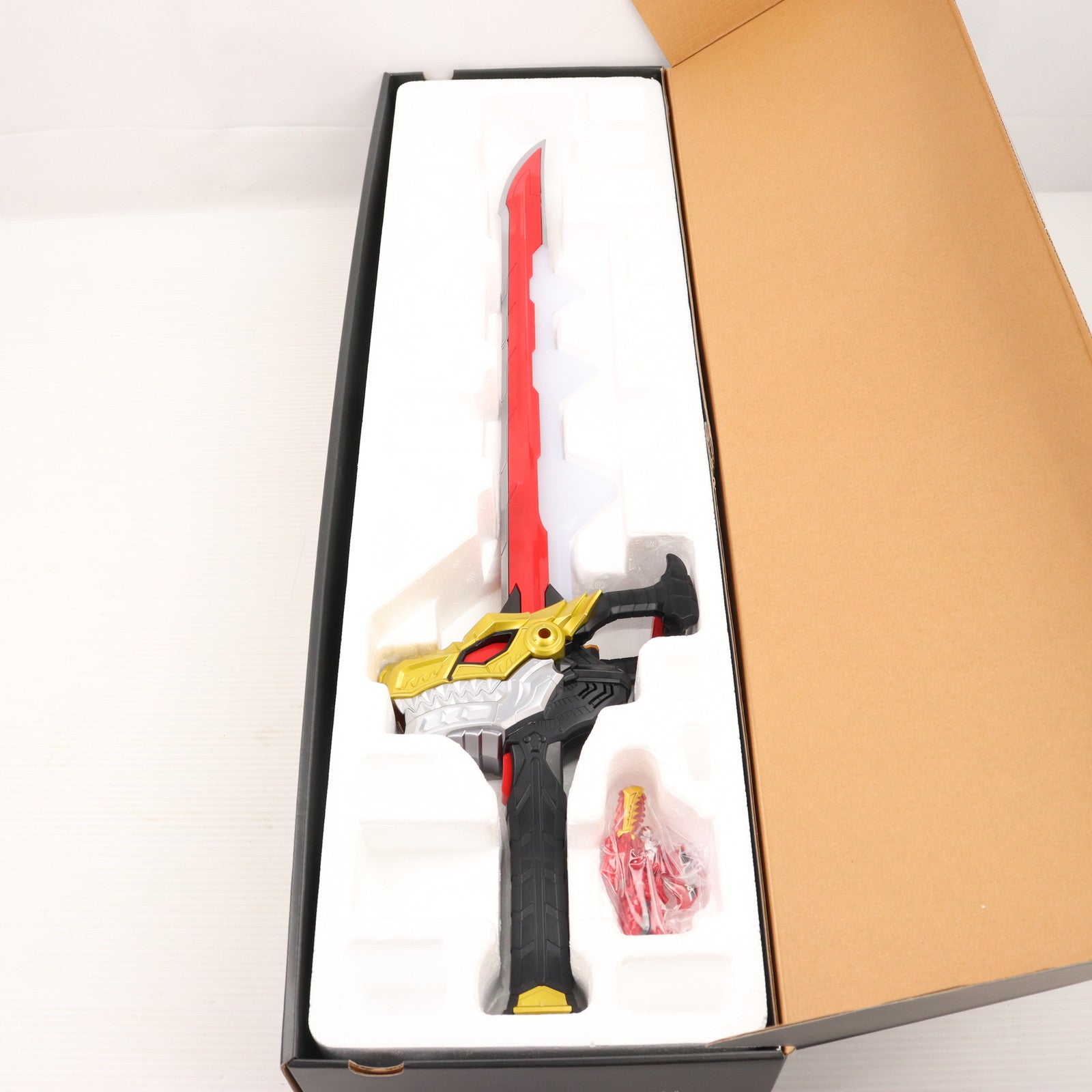 【中古即納】[TOY]プレミアムバンダイ限定 リュウソウケン -MEMORIAL EDITION- 騎士竜戦隊リュウソウジャー 完成トイ  バンダイ(20200930)