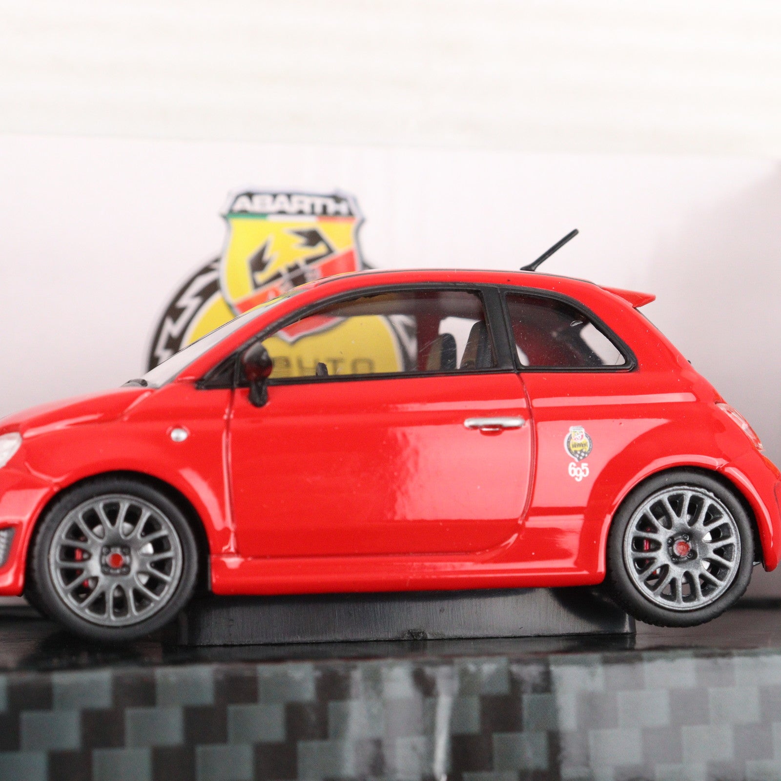 【中古即納】[MDL] (単品) 1/43 ABARTH 695 TRIBUTO FERRARI(レッド) 完成品 ミニカー Motorama(20150101)