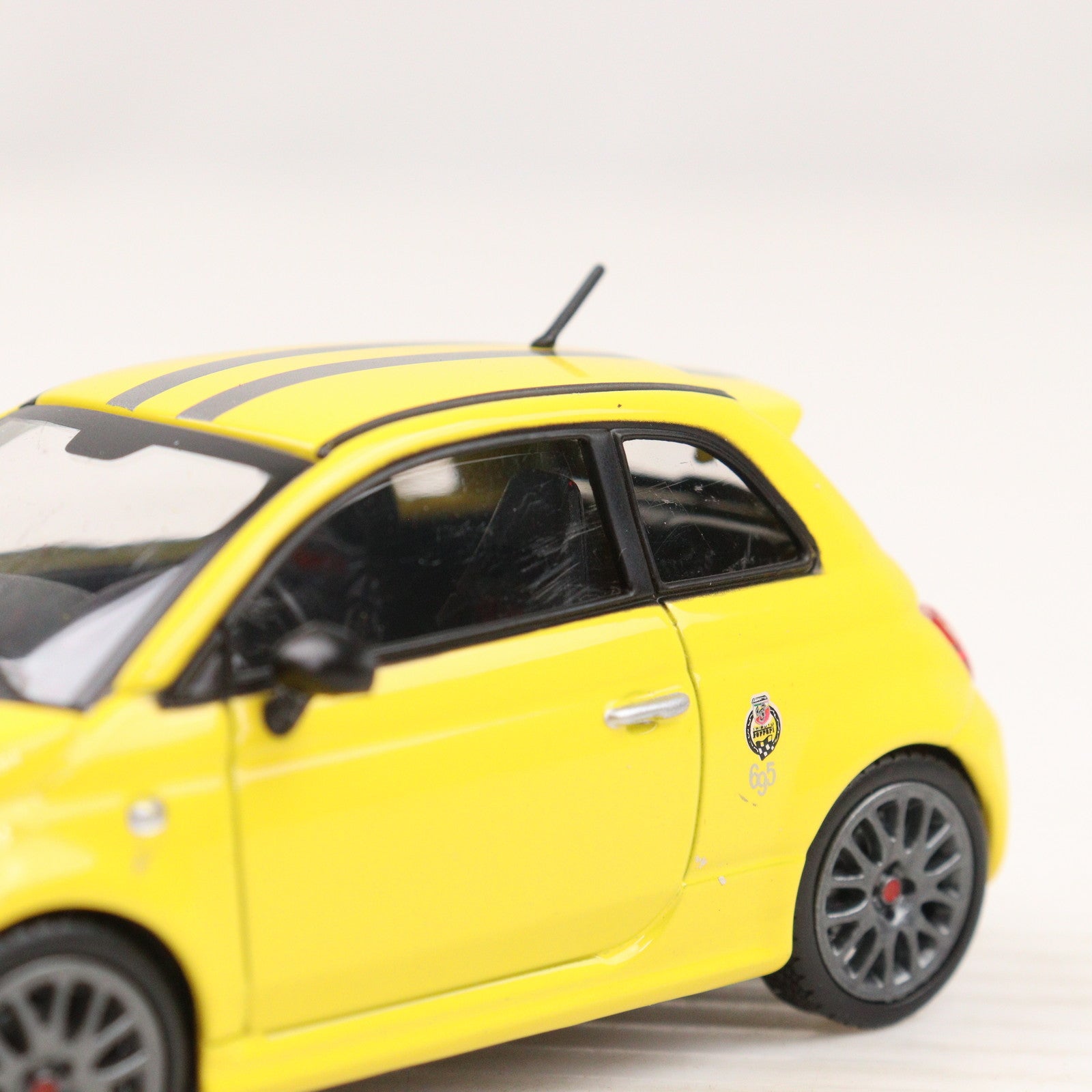 【中古即納】[MDL] (単品) 1/43 ABARTH 695 TRIBUTO FERRARI(イエロー) 完成品 ミニカー Motorama(20150101)