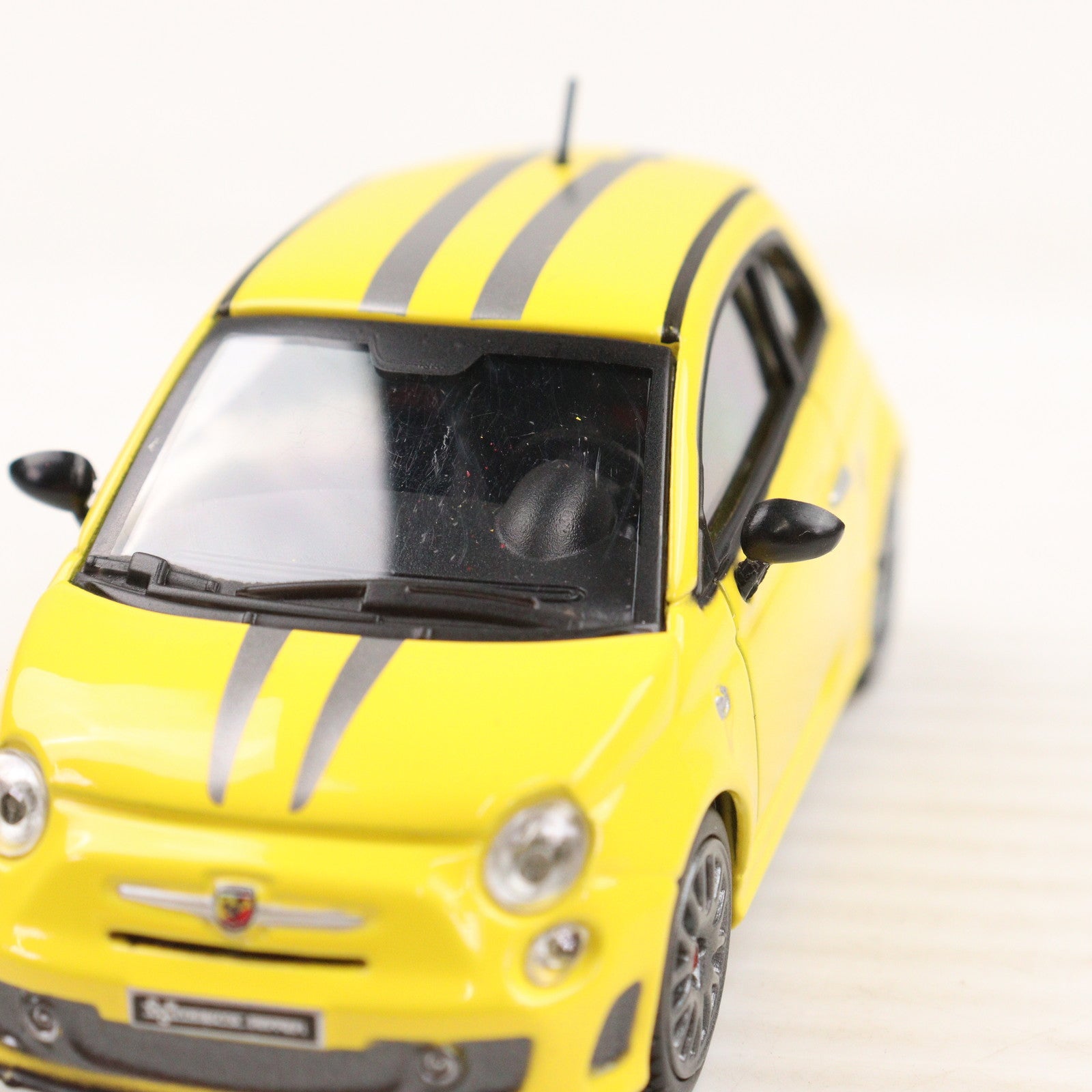 【中古即納】[MDL] (単品) 1/43 ABARTH 695 TRIBUTO FERRARI(イエロー) 完成品 ミニカー Motorama(20150101)