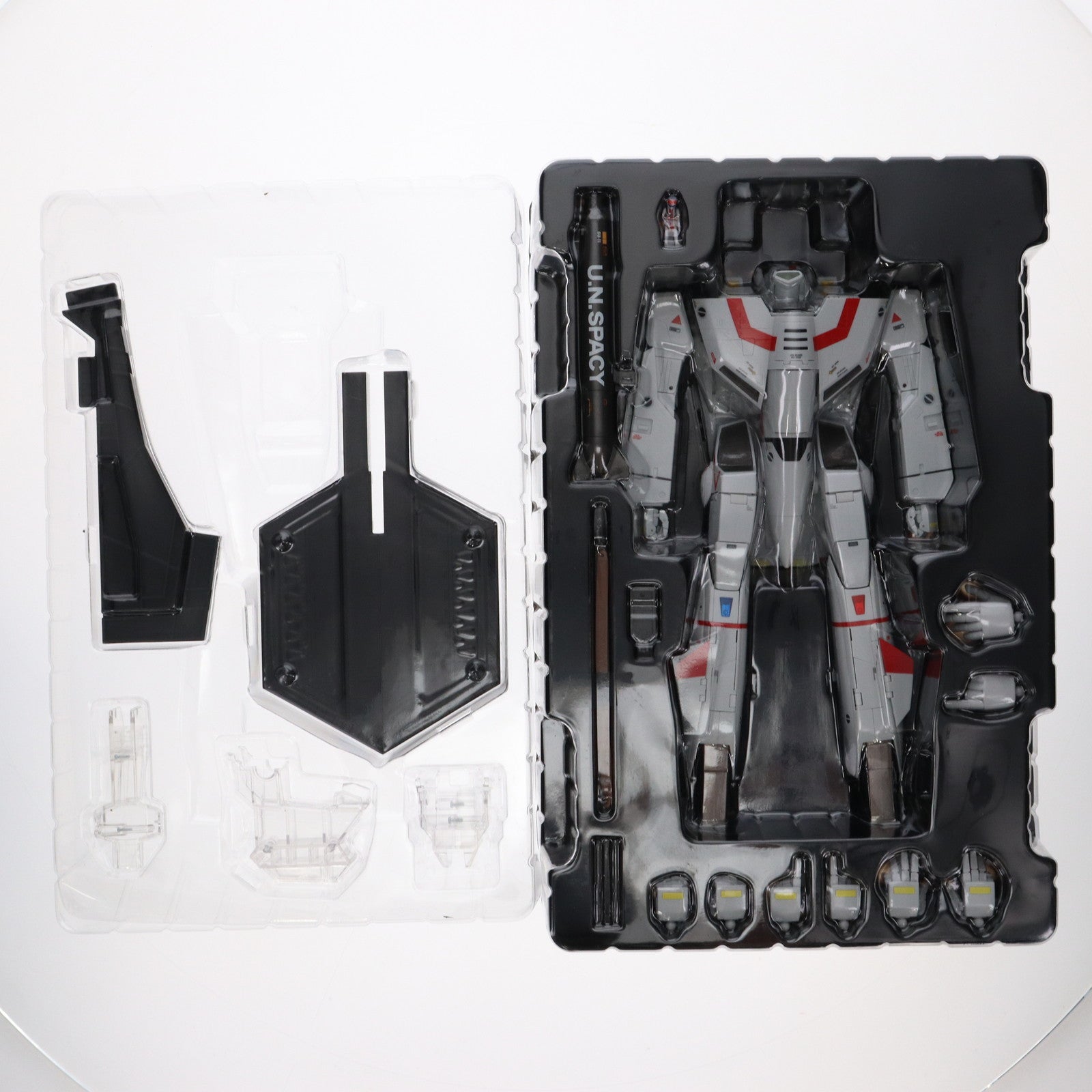 【中古即納】[TOY] DX超合金 VF-1J アーマードバルキリー(一条輝機) 超時空要塞マクロス 完成トイ バンダイスピリッツ(20210924)