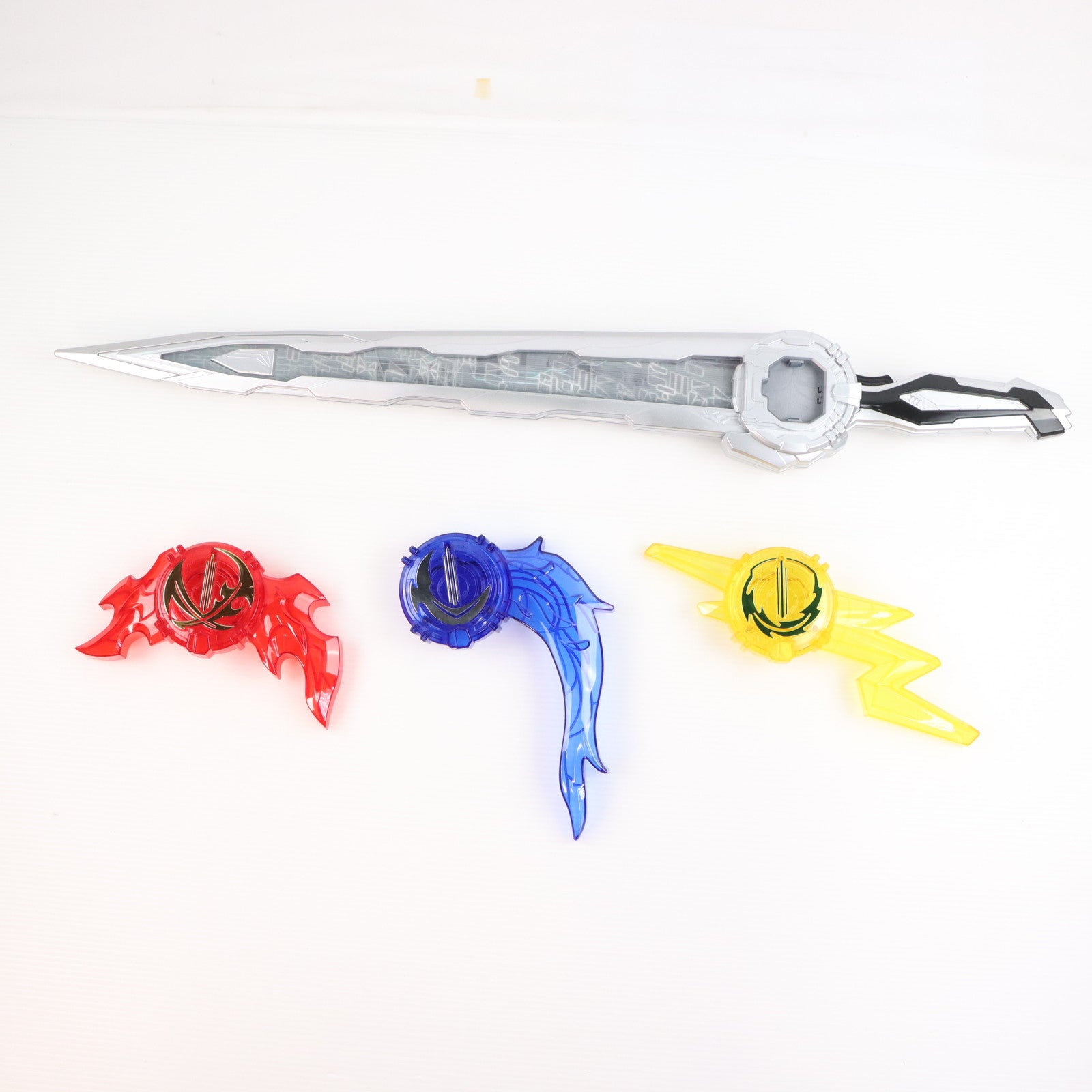 【中古即納】[TOY] プレミアムバンダイ限定 究極大聖剣 火炎剣烈火 水勢剣流水・雷鳴剣黄雷エンブレムセット 仮面ライダーセイバー/聖刃 完成トイ バンダイ(20220224)