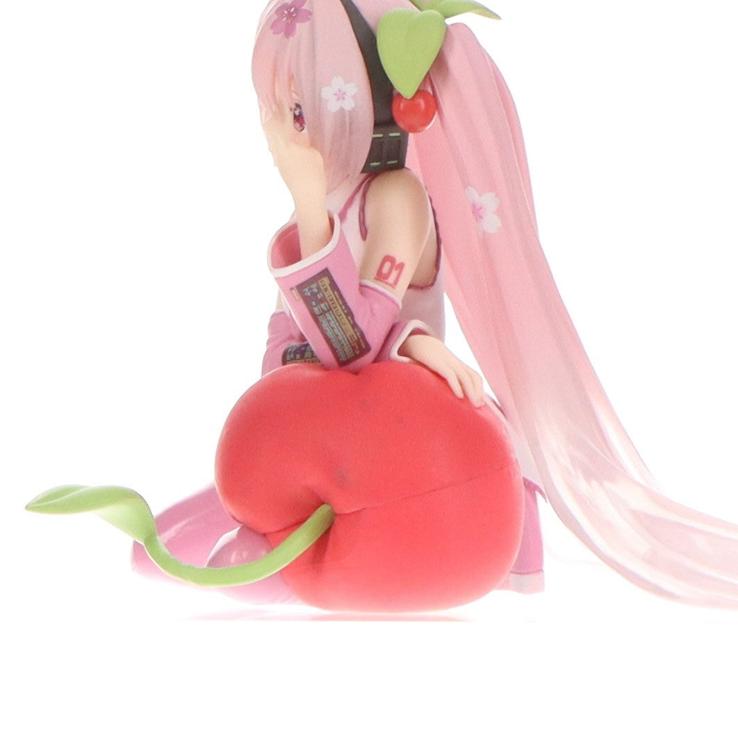【中古即納】[FIG] 桜ミク キャラクター・ボーカル・シリーズ01 初音ミク Desktop Cute フィギュア ～さくらんぼクッションver.～ プライズ(451846200) タイトー(20250228)