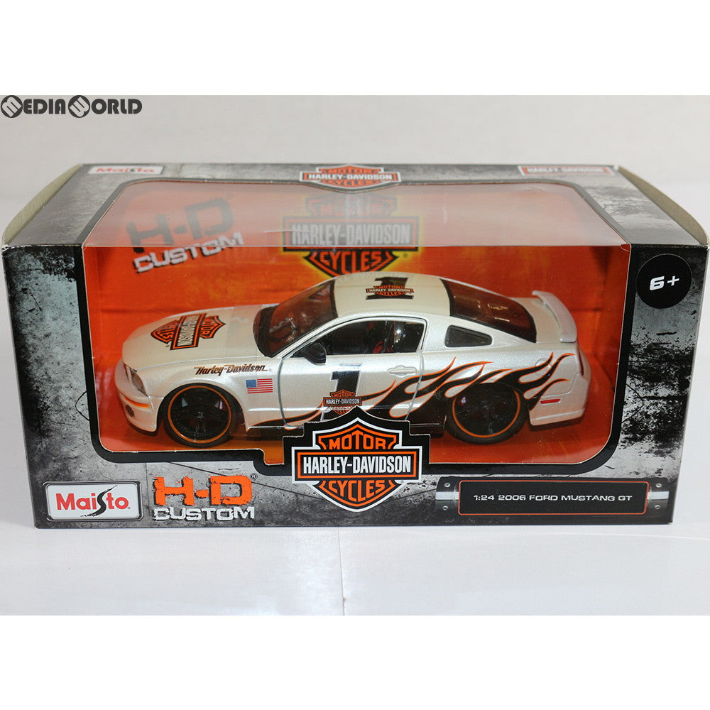 【中古即納】[FIG] 1/24 2006 Ford Mustang(フォード マスタング) GT (メタリックホワイト) 完成品 ミニカー(MS32169MW) Maisto(マイスト) (20160812)