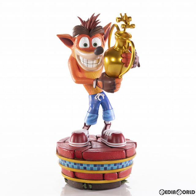 【新品即納】[FIG] クラッシュ・バンディクー スタチュー ウィナー ver クラッシュ・バンディクーレーシング ブッとびニトロ! 完成品 フィギュア First 4 Figures(ファースト4フィギュア) (20220930)