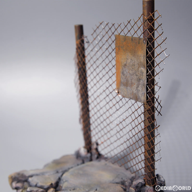 【新品即納】[FIG] 壊れた防護柵 1/12 フィギュア用アクセサリ(M2219) MMMトイズ(20230531)